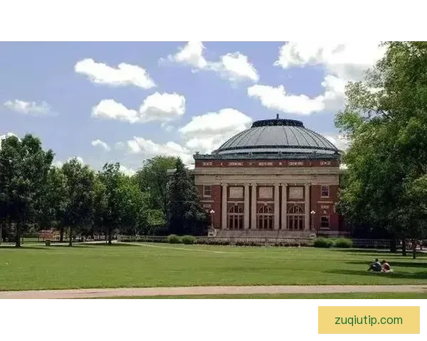 伊利诺伊大学主帅回应招募策略强调只选能贡献球员 伊利诺伊大学主帅回应招募策略强调只选能贡献球员