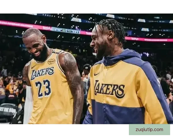 詹姆斯回顾火湖大战晒照庆七连胜霸气喊话球迷调侃互动 詹姆斯回顾火湖大战晒照庆七连胜霸气喊话球迷调侃互动